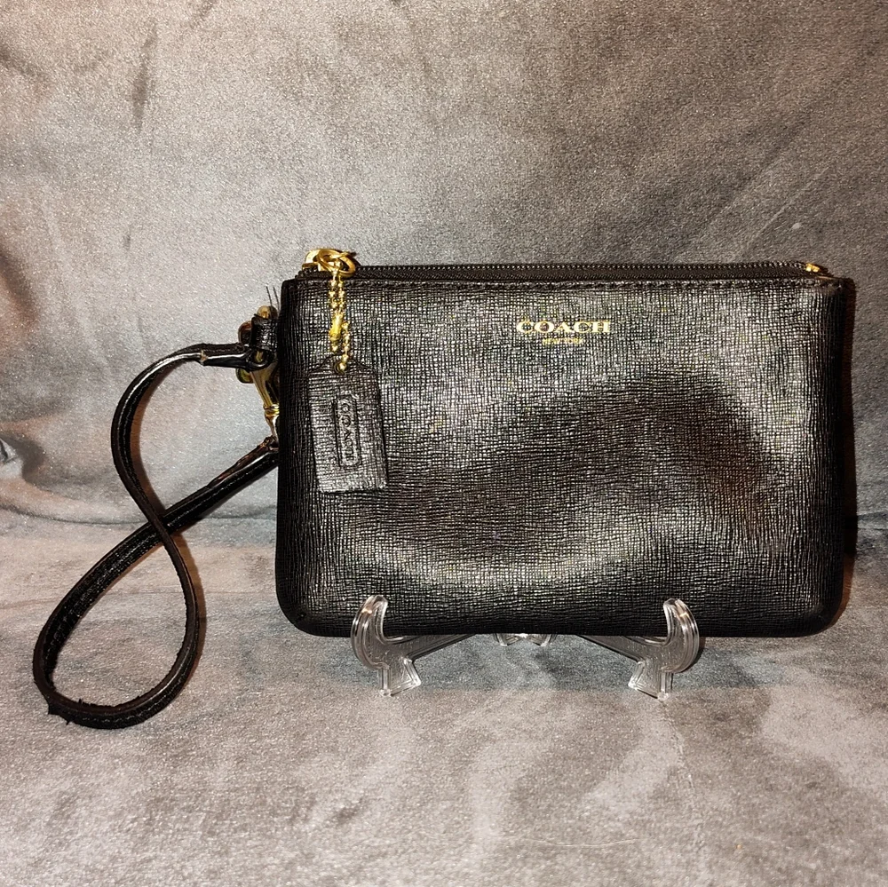 COACH BLACK SAFFIANO LEATHER TOP ZIP WRISTLET / CLUTCH WITH 3 CARD SLOTS